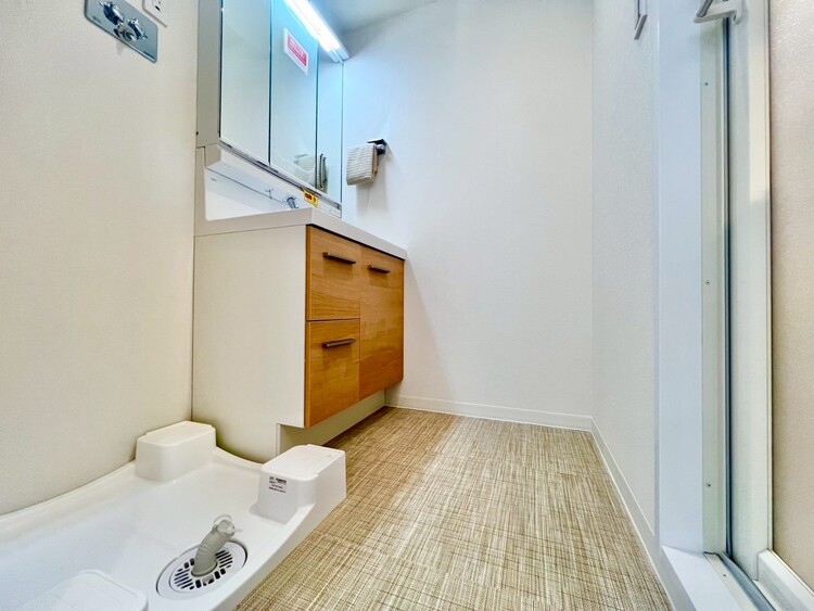 その他 十分な広さの脱衣所。