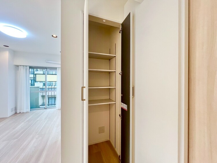 その他 家電やスーツケース、ストック品など何でも片付く嬉しい空間です。