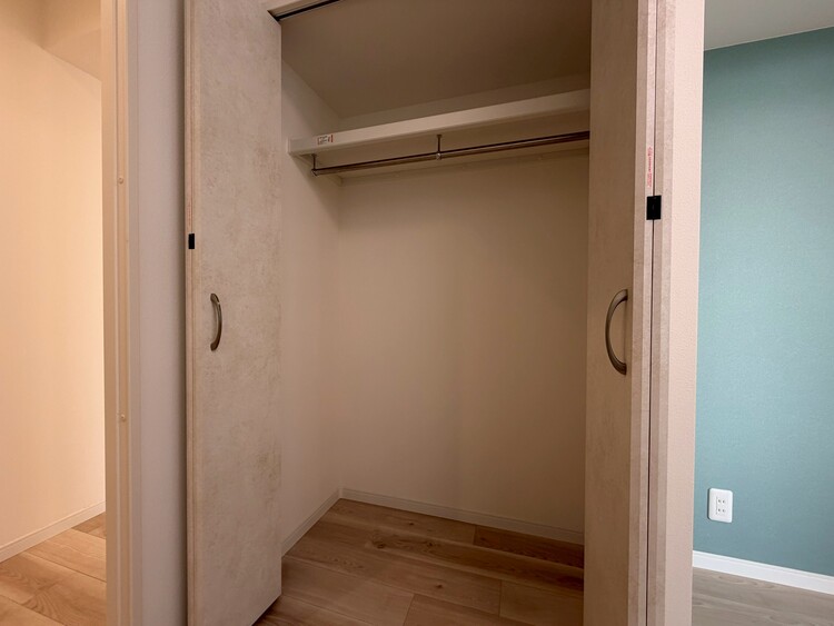 その他 収納スペースが付いていて、お部屋を広く使っていただけます。