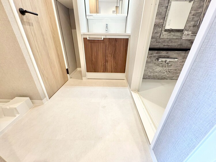 その他 十分な広さの脱衣所。