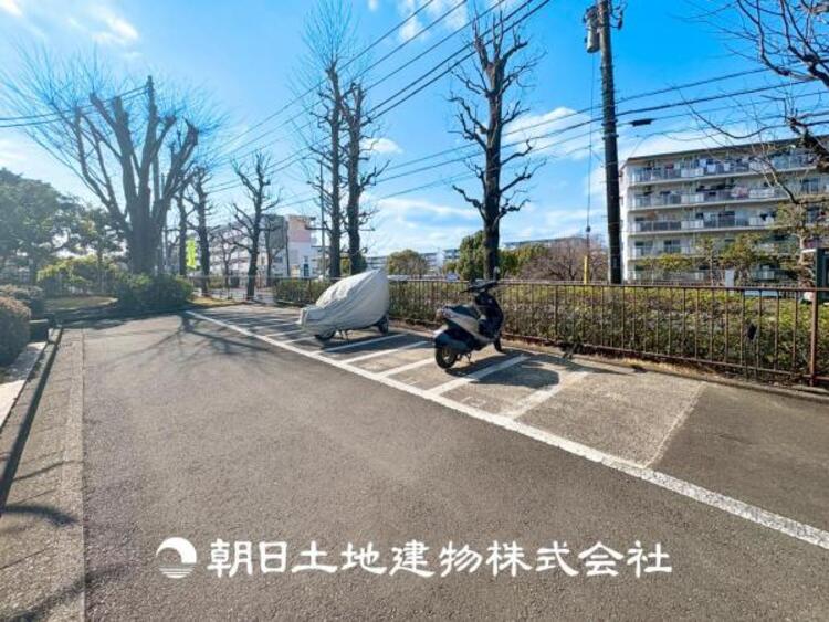 その他 【バイク置き場】敷地内バイク置き場です。ゆとりのあるスペースです。