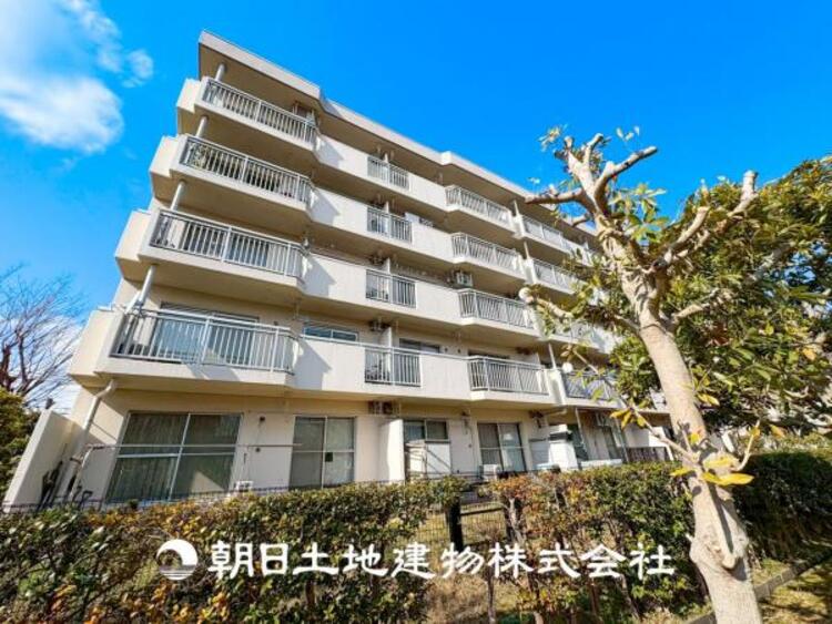 外観 【外観写真】直線的なフォルムと落ち着いた色合いが、都会的な雰囲気を演出しています。