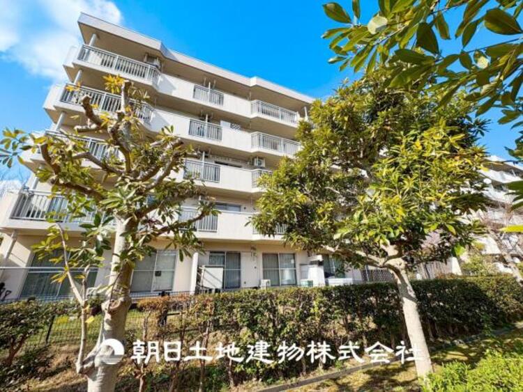 外観 【外観写真】無駄のないデザインと落ち着いたカラーリングが特徴のシンプルモダンな住宅。機能性と美しさを兼ね備えた外観です。