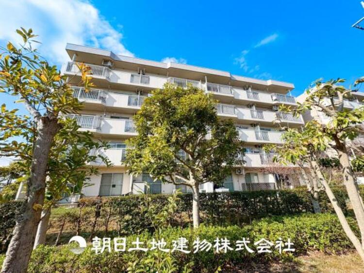 外観 【外観写真】温かい太陽を感じる事ができるのは、目の前に遮るものが無いから。彼方に広がる風景が絵画のように広がります。