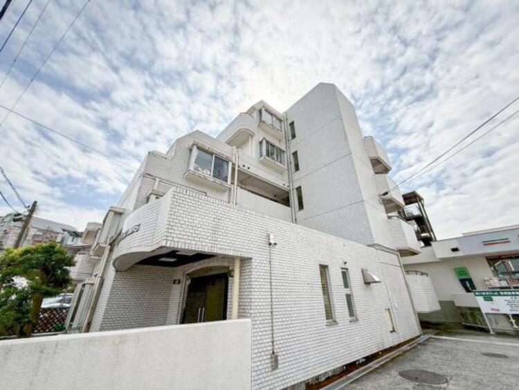 外観 月日が経つ事で「近くにあるもの」から「家の財産」となります。生活の本拠地となり新しい生活の始まり！！家族の笑顔溢れるお家は帰るのが楽しみになりそうですね。そんな未来を描く生活はこの物件から始まります！ 