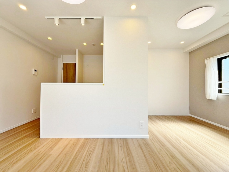 居間 快適に過ごす毎日を求めて、暮らしの中でご自身の「マイホーム」に創り上げてください。