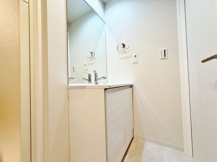 洗面 何かと物が増える場所だからこそ、スッキリと見映えの良い空間に。