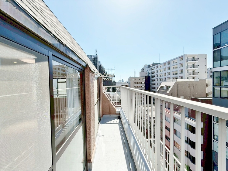 バルコニー 暮らしの中で、光と風を演出してくれるバルコニー。