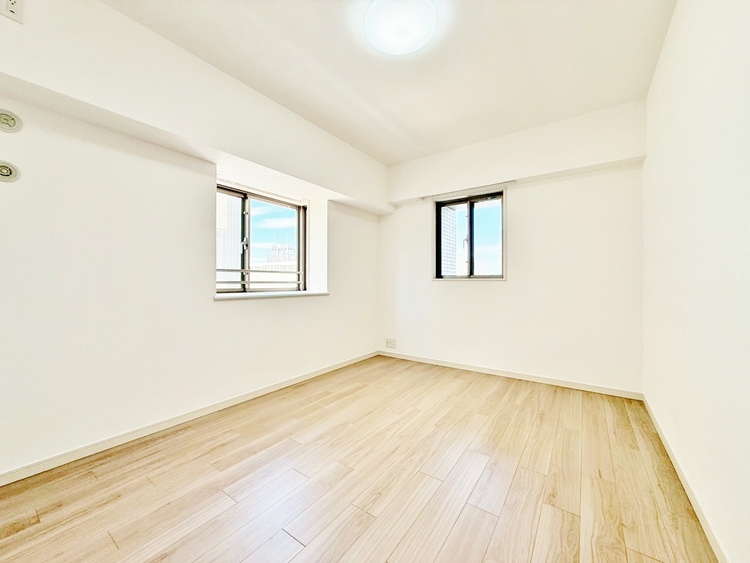 寝室 ベッドも十分に設置するスペースがあります。