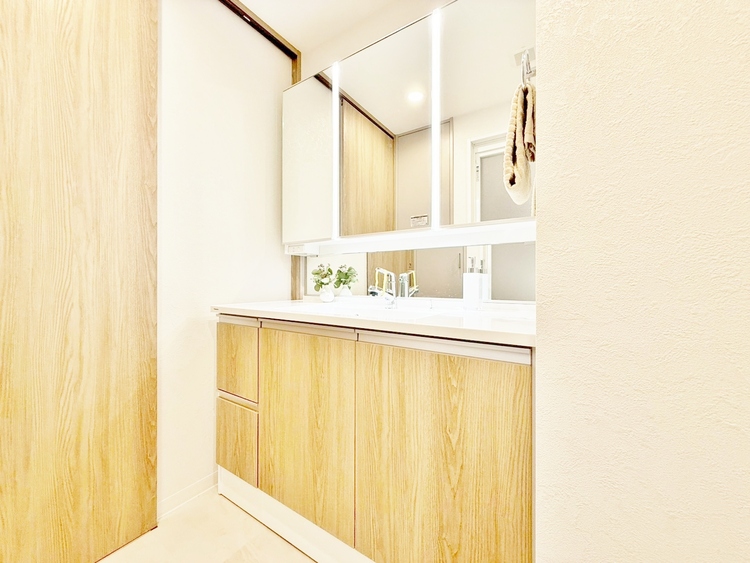 洗面 何かと物が増える場所だからこそ、スッキリと見映えの良い空間に。