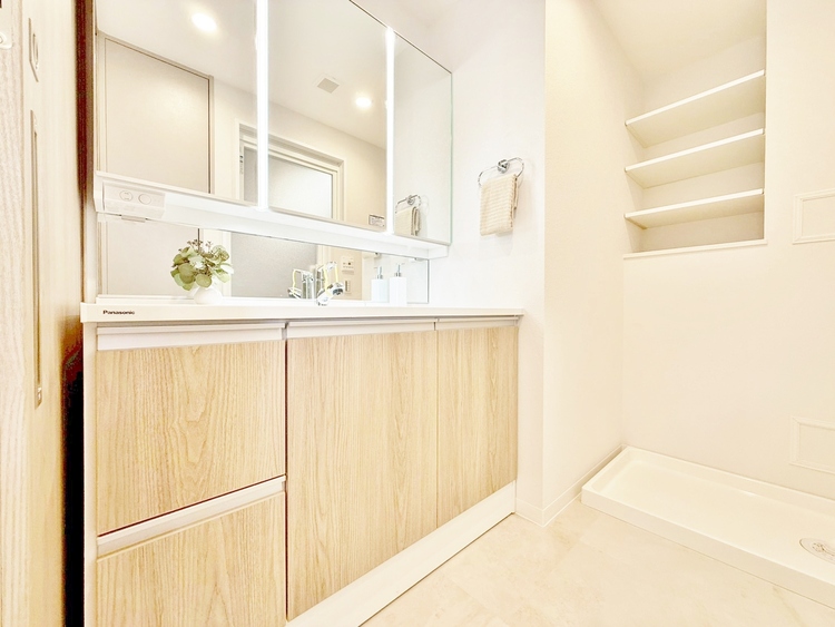 洗面 清潔感と心地よさを重視した、上質感漂うパウダールーム。