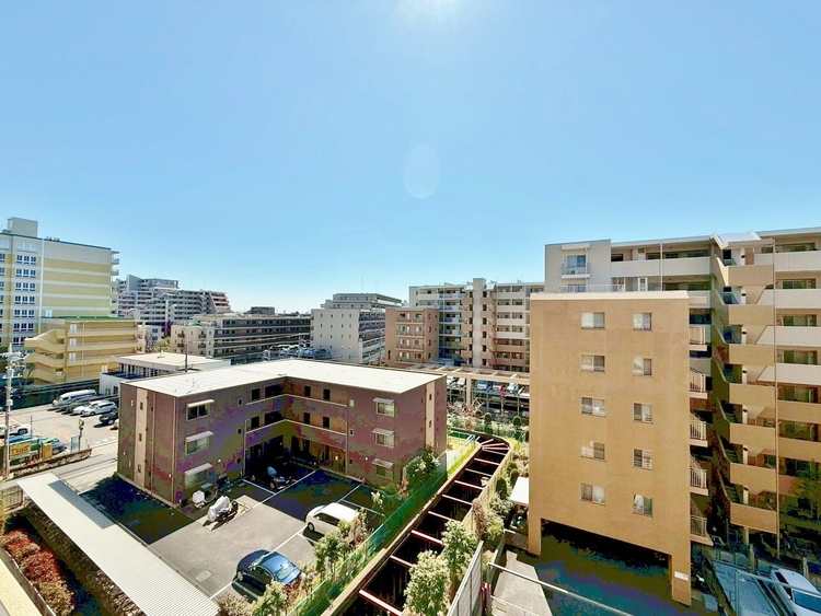 バルコニー 頬をなでる、優しい風を感じることが出来ます。