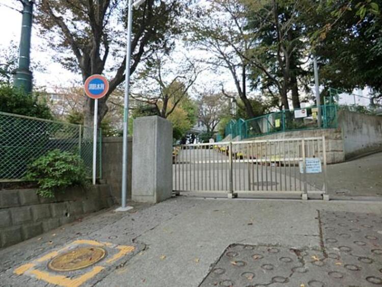 周辺 横浜市立菊名小学校　650ｍ