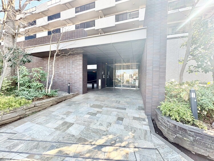 その他 上質感漂う玄関アプローチです。