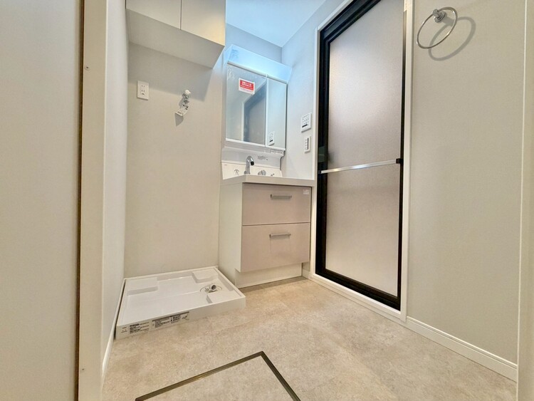 その他 十分な広さの脱衣所。