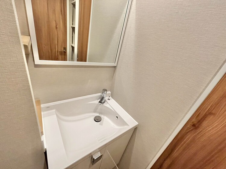 その他 清潔感を感じられる洗面化粧台。