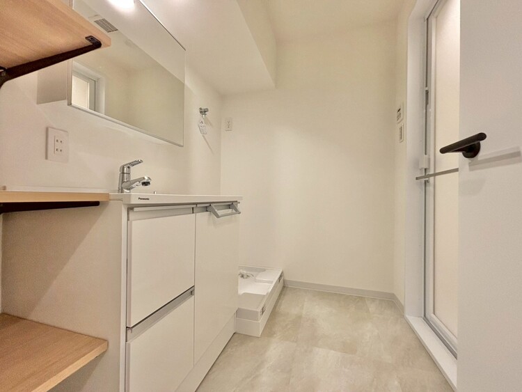 その他 十分な広さの脱衣所。