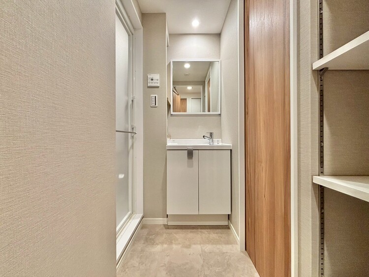 その他 十分な広さの脱衣所。