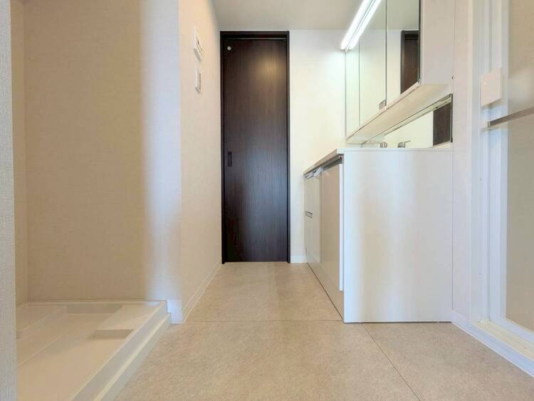 その他 十分な広さの脱衣所。