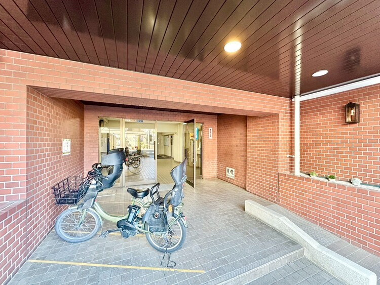 その他 上質感漂う玄関アプローチです。