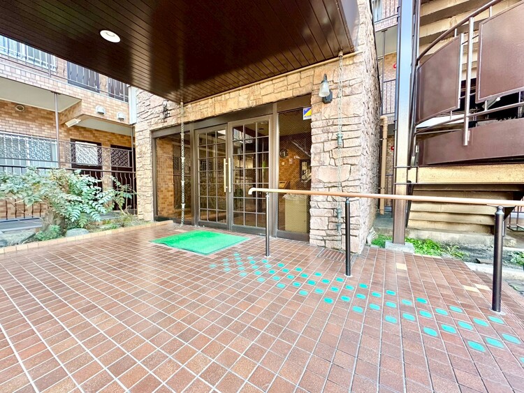 その他 上質感漂う玄関アプローチです。