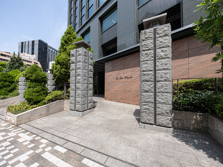 その他 上質感漂う玄関アプローチです。