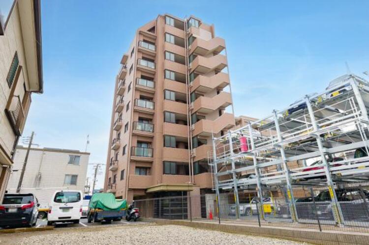 外観 場所によって暖かい日差しの入り方・見え方も違うお住まい。実際の日当たりや現地の雰囲気もご確認ください。