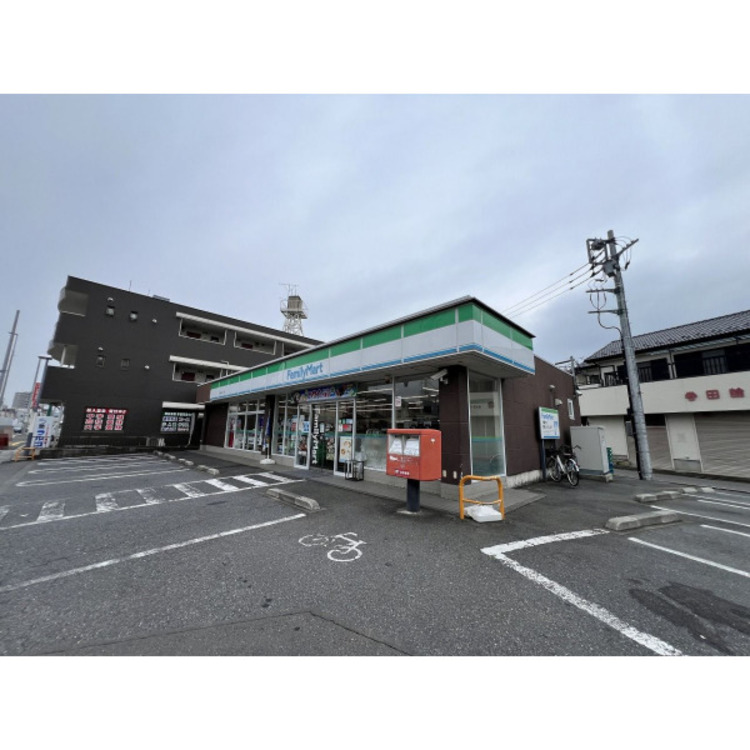 周辺 ファミリーマート(約933m)