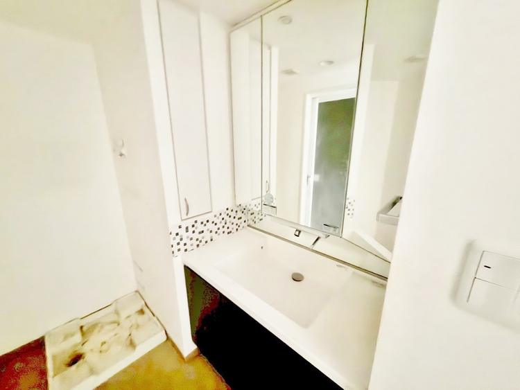 その他 清潔感を感じられる洗面化粧台。