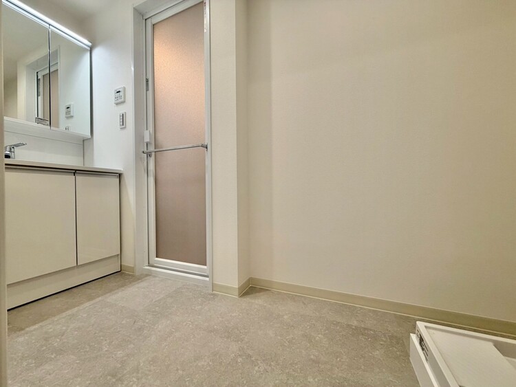 その他 十分な広さの脱衣所。