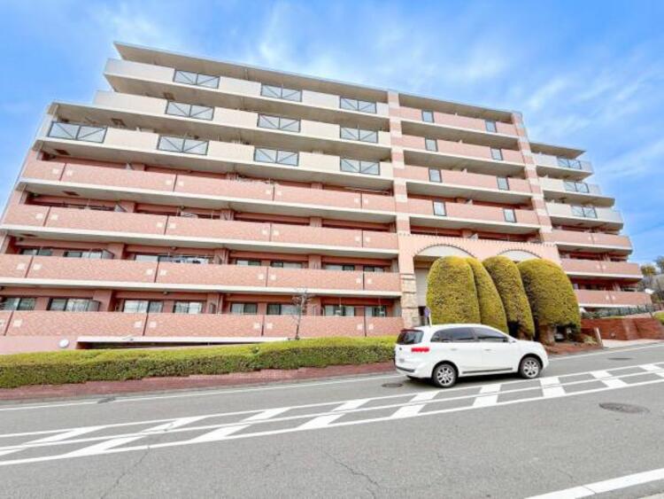 外観 空を広く感じる。緑が多いゆったり感のある安心の住環境です！！潤いのある環境でホッと生活できそうです！おしゃれな雰囲気や自然の潤いがあり、親しみやすさと個性を！街に新たな価値をもたらし続けてくれます！ 