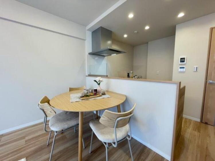 キッチン お料理中も会話の弾む対面式のカウンターキッチンです