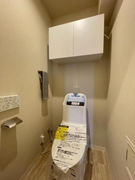 トイレ 明るく清潔感のある節水型ウォシュレットトイレです