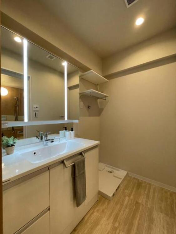 洗面 忙しい朝にも落ち着いて身支度ができるゆとりある洗面スペース