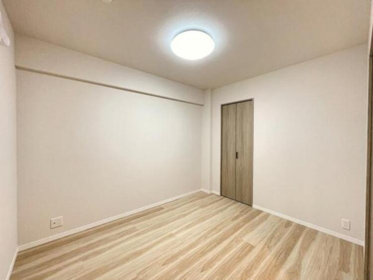 内装 【5.2帖洋室】子供部屋にぴったりな洋室。明るい空間で成長を見守ります