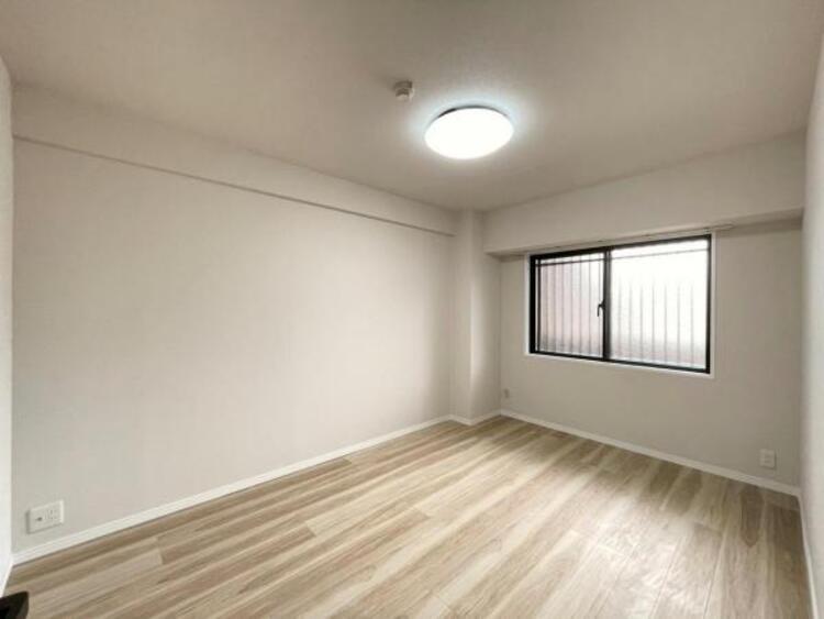 内装 【6.6帖洋室】柔らかな色合いに優しく包まれ、リラックスタイムを送れる寝室