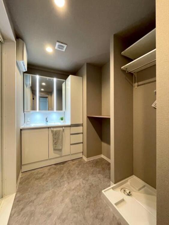 洗面 忙しい朝にも落ち着いて身支度ができるゆとりある洗面スペース