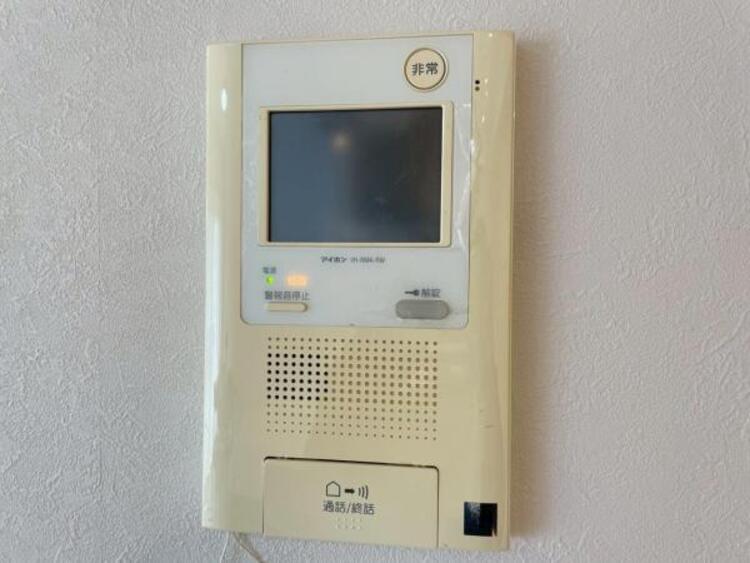 設備 お子様のお留守番時も、鍵の開錠前に確認ができ安心のモニターインターホン。 