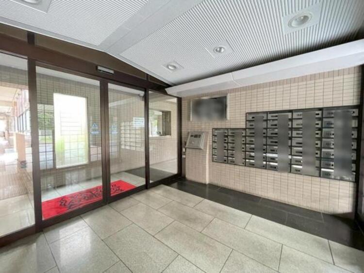 その他 遅い時間のご帰宅にも安心の、オートロックエントランスです。