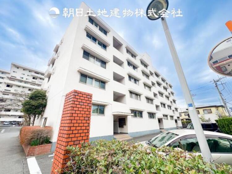 外観 【外観写真】時間のゆとりと空間、暖かな陽光がもたらす光と風を独占してください。