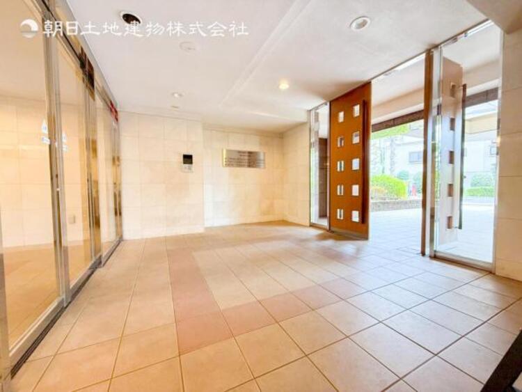 エントランス 【エントランス】重厚感の溢れるエントランスはマンションの顔！帰宅時、来客時に誇れる空間を演出します！