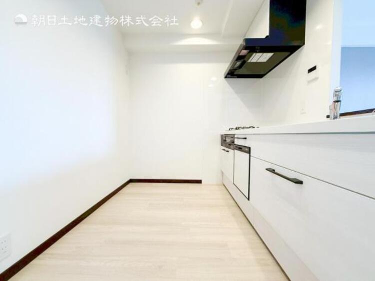 キッチン 【キッチン】リビングダイニングが見渡せるカウンターキッチン！　お料理をする人も開放感が心地いいです。 