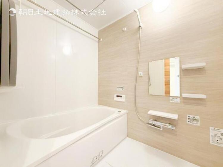 風呂 【浴室】使いやすい最新システムバスににリフォーム済みです。ご入居時から気持ちよくお使いいただけます。 