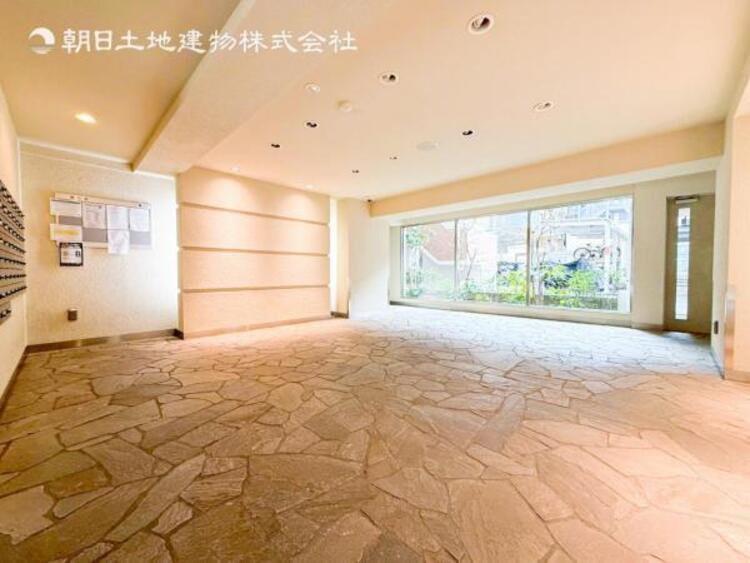 エントランス 【エントランス】重厚感の溢れるエントランスはマンションの顔！帰宅時、来客時に誇れる空間を演出します！ 