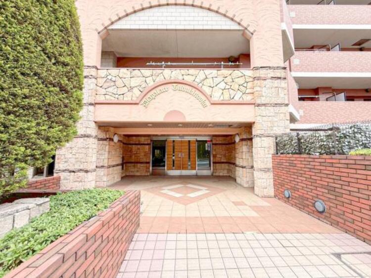 エントランス 【エントランス】重厚感の溢れるエントランスはマンションの顔！帰宅時、来客時に誇れる空間を演出します！ 