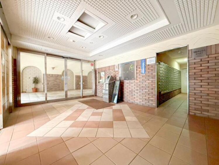 エントランス 【エントランス】重厚感の溢れるエントランスはマンションの顔！帰宅時、来客時に誇れる空間を演出します！ 