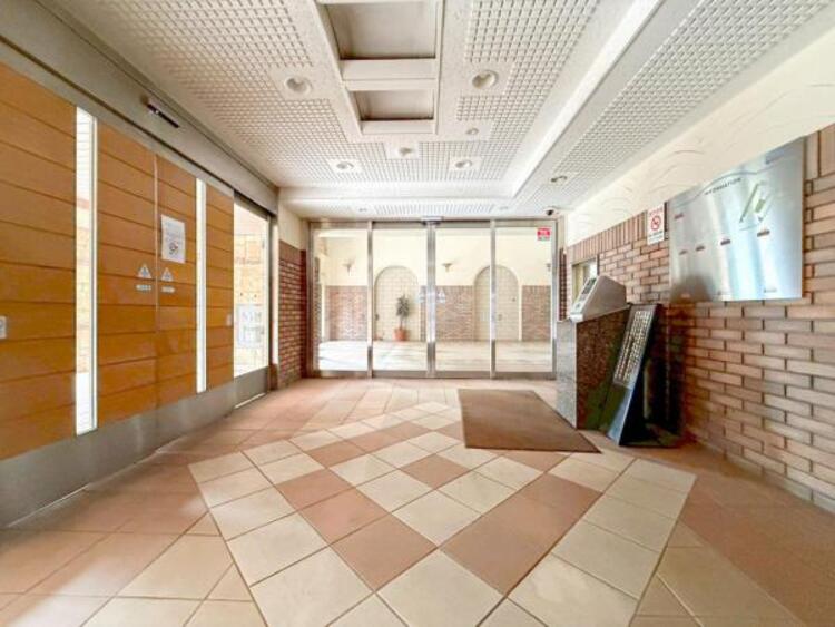 エントランス 【エントランス】重厚感の溢れるエントランスはマンションの顔！帰宅時、来客時に誇れる空間を演出します！ 