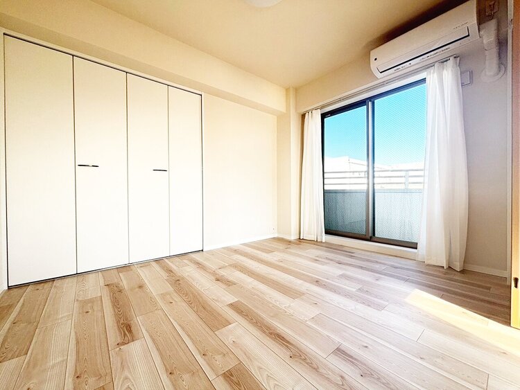 寝室 ベッドも十分に設置するスペースがあります。