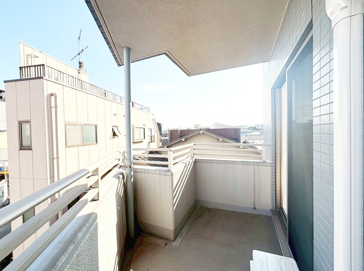 バルコニー 暮らしの中で、光と風を演出してくれるバルコニー。