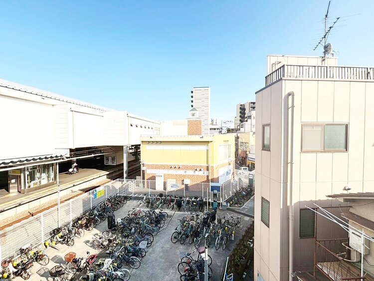 バルコニー 窓を開けると広がる青空。心をリフレッシュして日々を過ごしていきましょう。